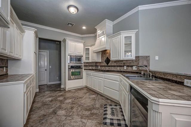 3204 Valley Brook, Norman, OK 73071