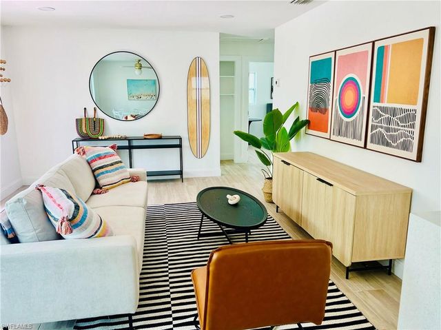 555 14th ST N, Naples, FL 34102