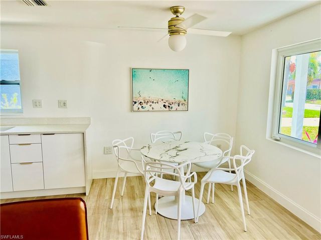 555 14th ST N, Naples, FL 34102