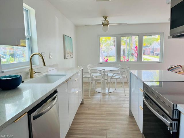 555 14th ST N, Naples, FL 34102