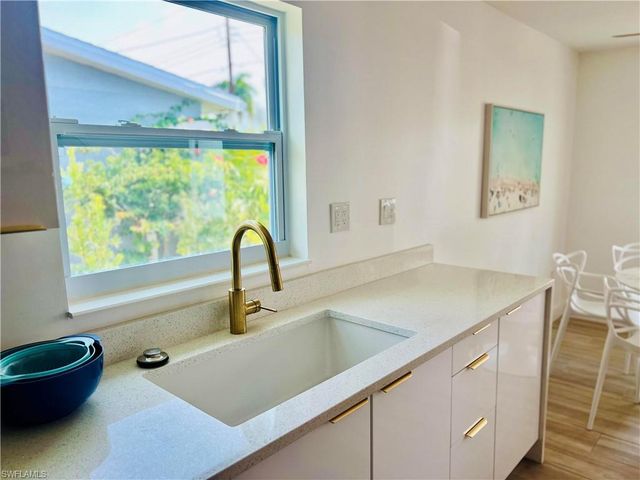 555 14th ST N, Naples, FL 34102