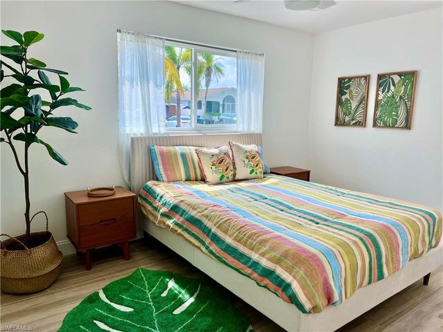 555 14th ST N, Naples, FL 34102