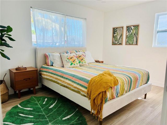 555 14th ST N, Naples, FL 34102