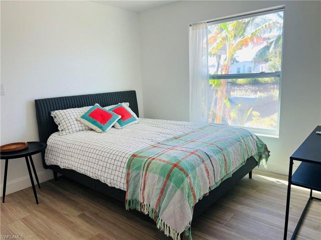 555 14th ST N, Naples, FL 34102