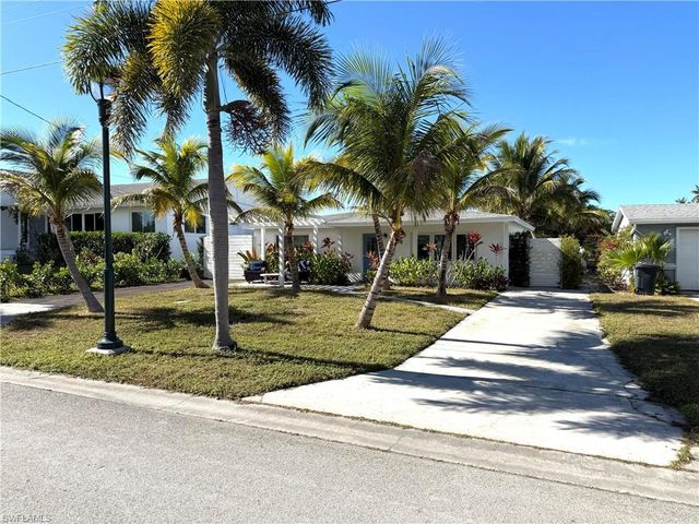 555 14th ST N, Naples, FL 34102