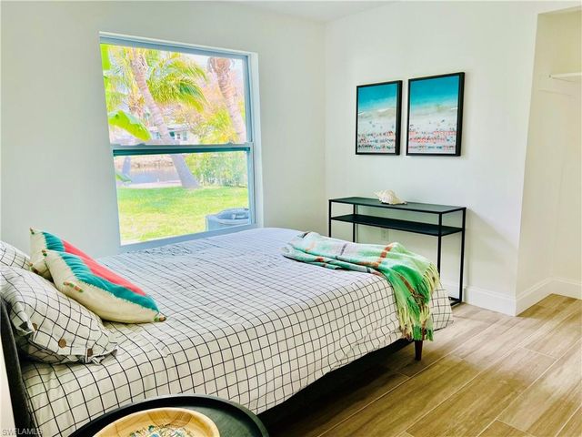 555 14th ST N, Naples, FL 34102