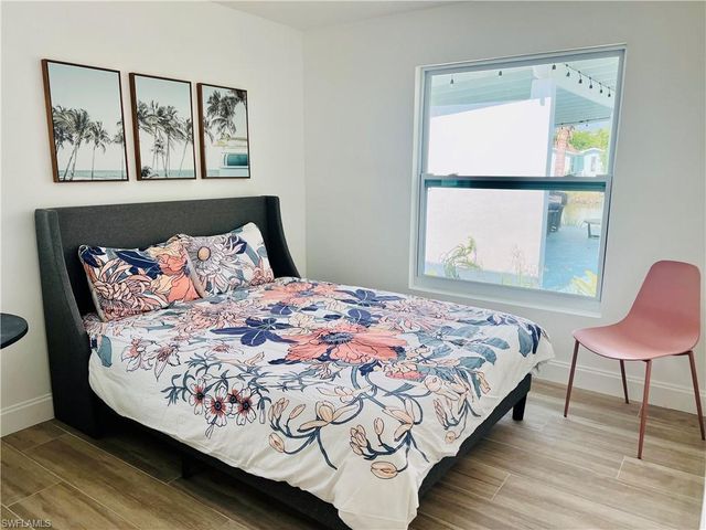 555 14th ST N, Naples, FL 34102