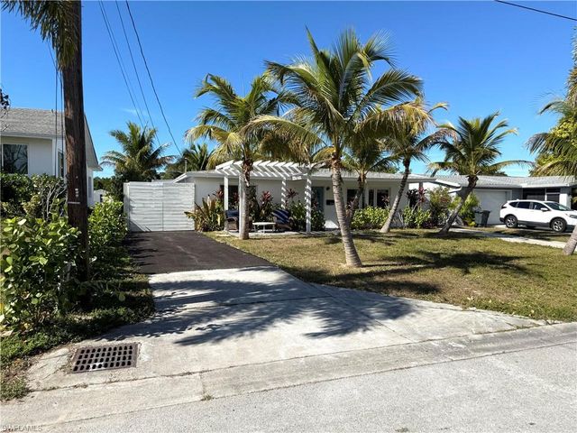 555 14th ST N, Naples, FL 34102