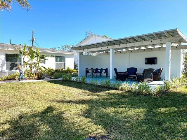 555 14th ST N, Naples, FL 34102