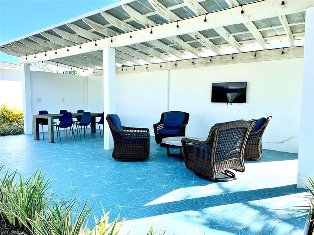 555 14th ST N, Naples, FL 34102