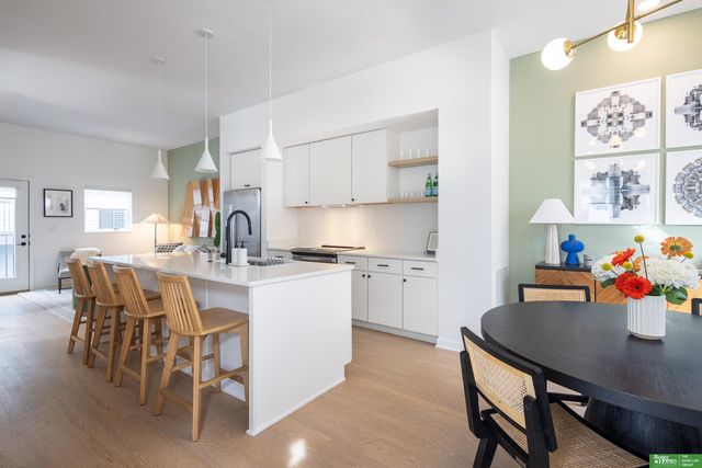 5321 Elmwood Plaza, Omaha, NE 68106