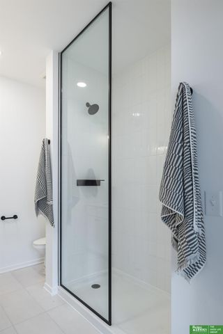 5321 Elmwood Plaza, Omaha, NE 68106