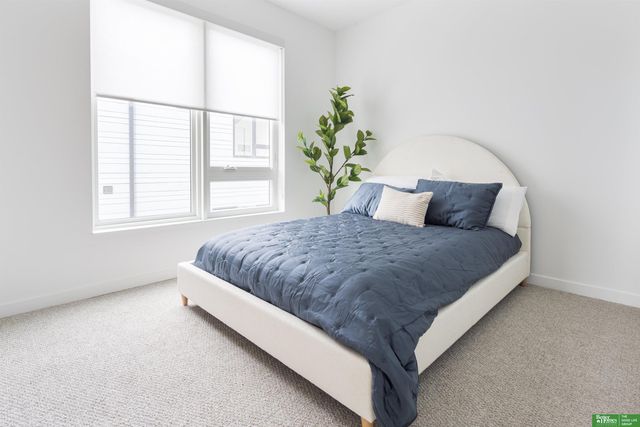 5321 Elmwood Plaza, Omaha, NE 68106