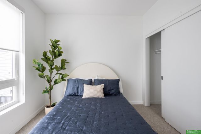 5321 Elmwood Plaza, Omaha, NE 68106