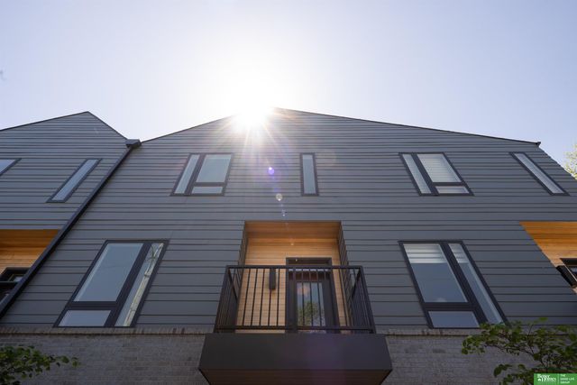 5321 Elmwood Plaza, Omaha, NE 68106