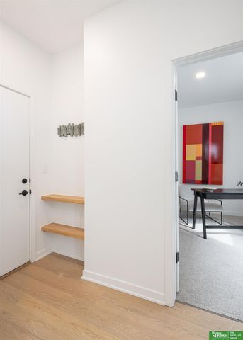 5321 Elmwood Plaza, Omaha, NE 68106