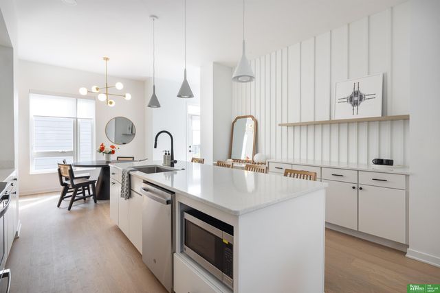 5321 Elmwood Plaza, Omaha, NE 68106