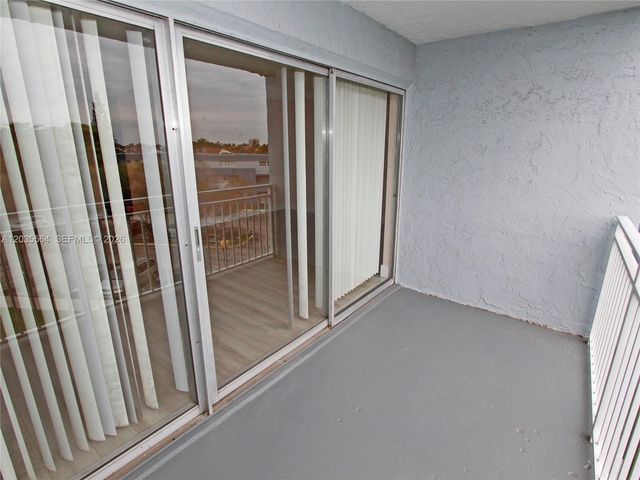 9351 Fontainebleau Blvd B403, Miami, FL 33172