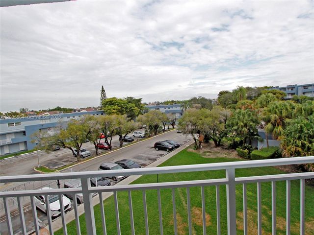 9351 Fontainebleau Blvd B403, Miami, FL 33172