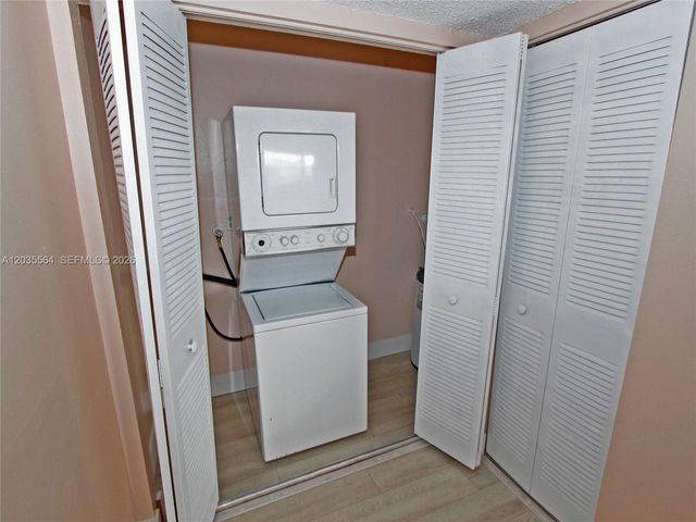 9351 Fontainebleau Blvd B403, Miami, FL 33172