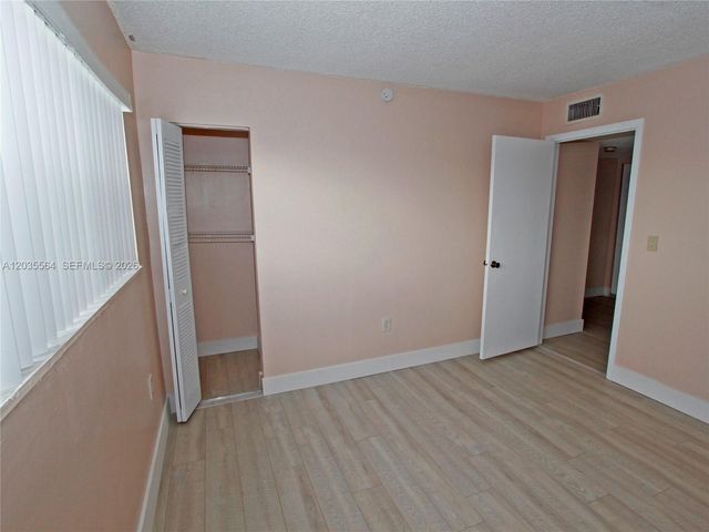 9351 Fontainebleau Blvd B403, Miami, FL 33172