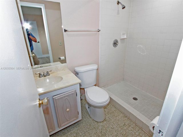 9351 Fontainebleau Blvd B403, Miami, FL 33172