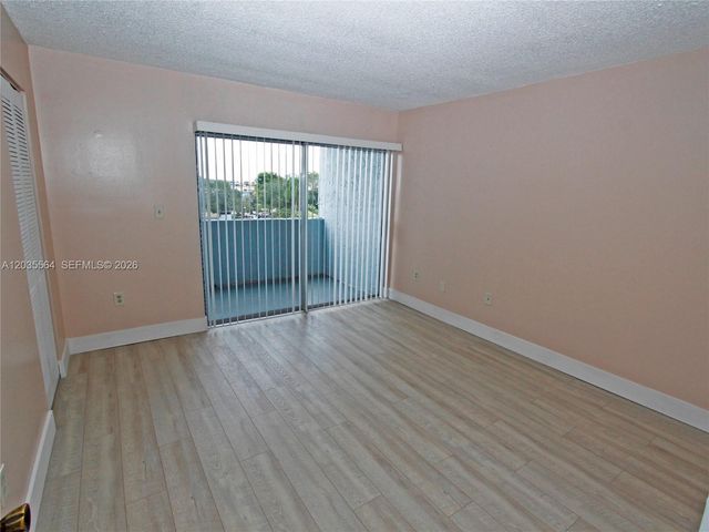9351 Fontainebleau Blvd B403, Miami, FL 33172