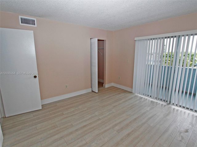 9351 Fontainebleau Blvd B403, Miami, FL 33172