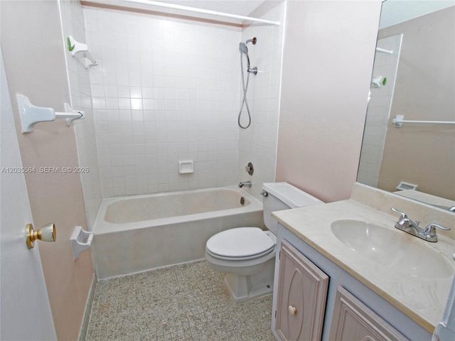 9351 Fontainebleau Blvd B403, Miami, FL 33172