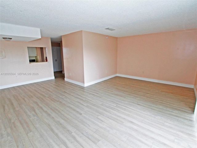 9351 Fontainebleau Blvd B403, Miami, FL 33172