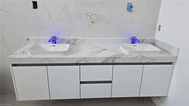 2006 Nelson RD N, Cape Coral, FL 33993