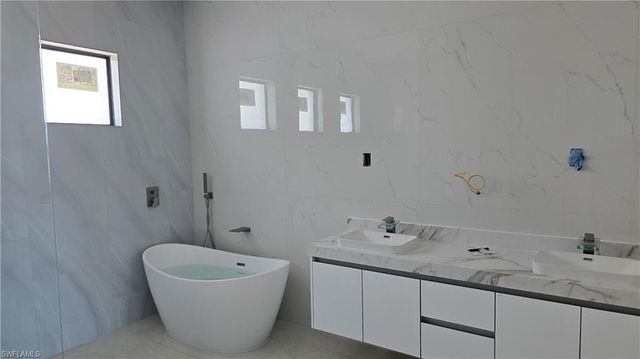 2006 Nelson RD N, Cape Coral, FL 33993