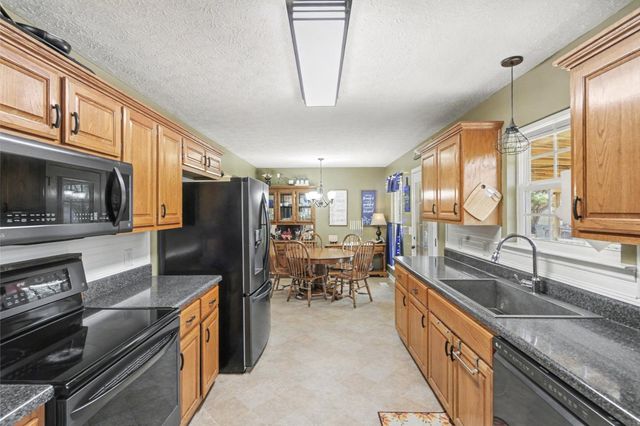 369 N Harris Rd, Portland, TN 37148