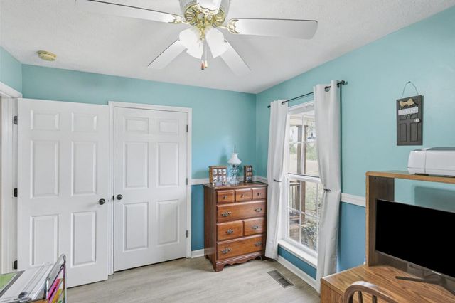 369 N Harris Rd, Portland, TN 37148