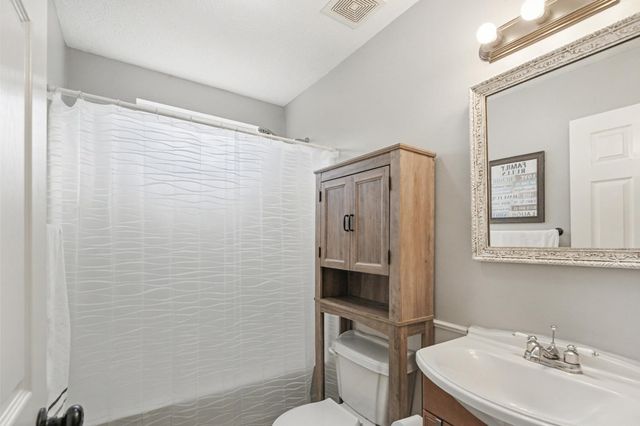 369 N Harris Rd, Portland, TN 37148