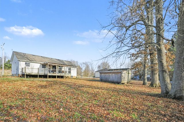 369 N Harris Rd, Portland, TN 37148