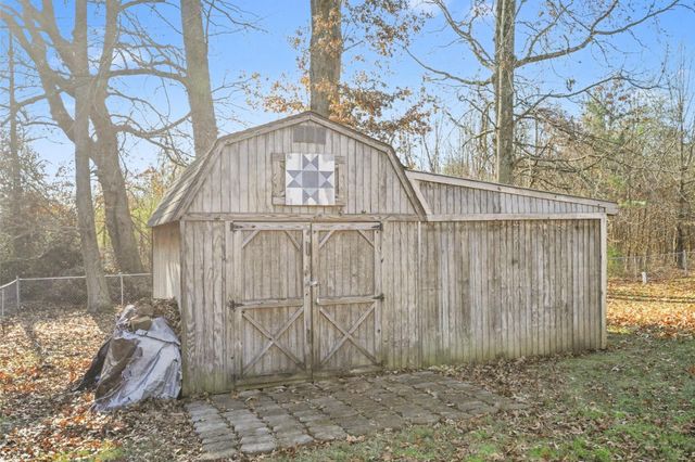 369 N Harris Rd, Portland, TN 37148