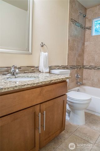 22039 NE 15th Street, Sammamish, WA 98074