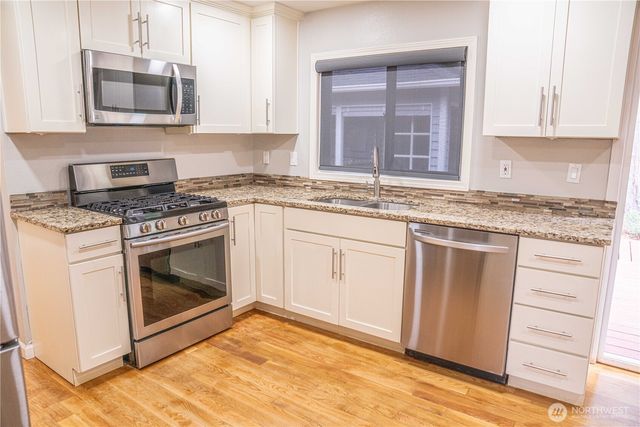 22039 NE 15th Street, Sammamish, WA 98074