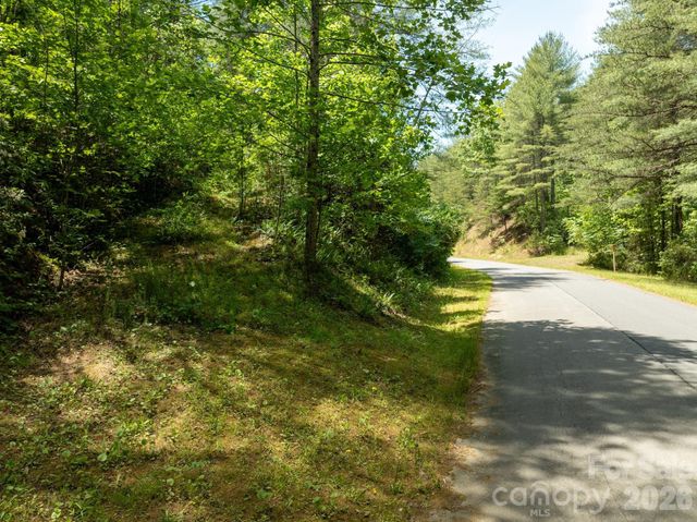 000 Narrow Gauge Drive 18, Lenoir, NC 28645