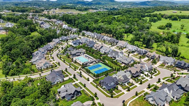 8514 Blanton Ct, College Grove, TN 37046
