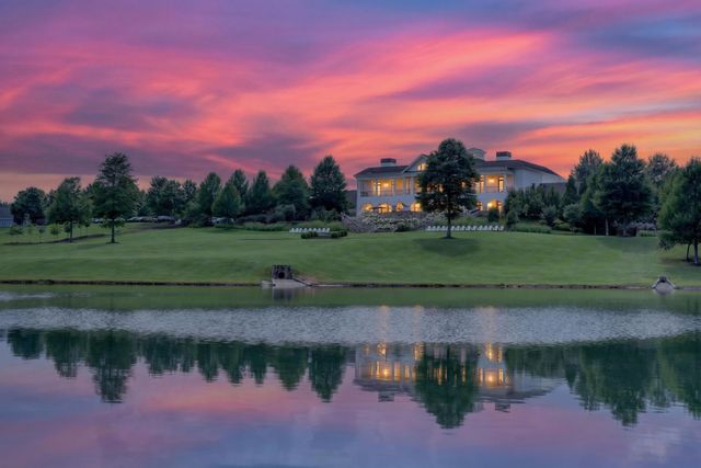 8514 Blanton Ct, College Grove, TN 37046