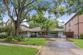 5211 Maple Street, Bellaire, TX 77401