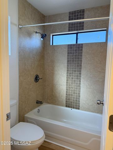 6041 N Reliance Drive, Tucson, AZ 85704