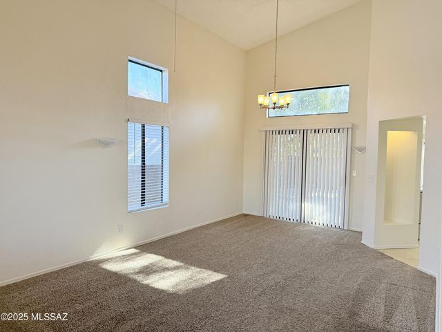 6041 N Reliance Drive, Tucson, AZ 85704
