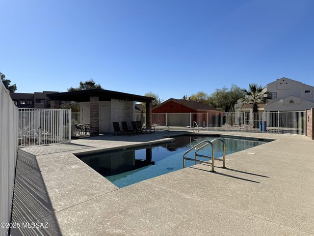 6041 N Reliance Drive, Tucson, AZ 85704