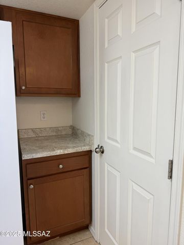 6041 N Reliance Drive, Tucson, AZ 85704