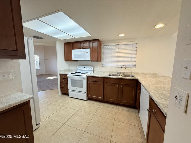 6041 N Reliance Drive, Tucson, AZ 85704