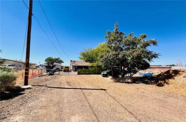 10877 Chamberlaine Way, Adelanto, CA 92301