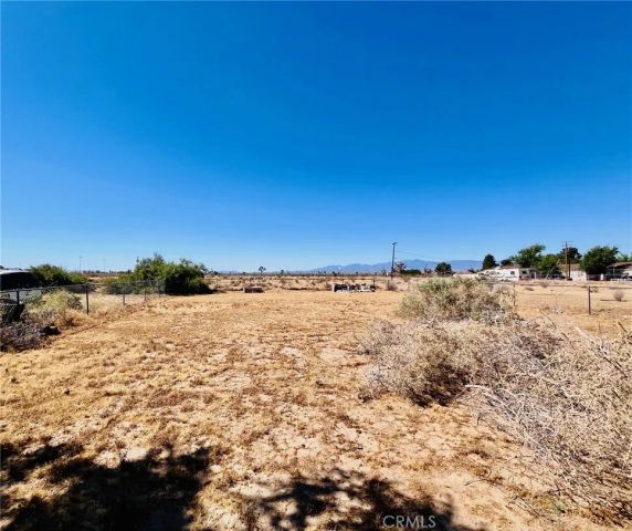 10877 Chamberlaine Way, Adelanto, CA 92301
